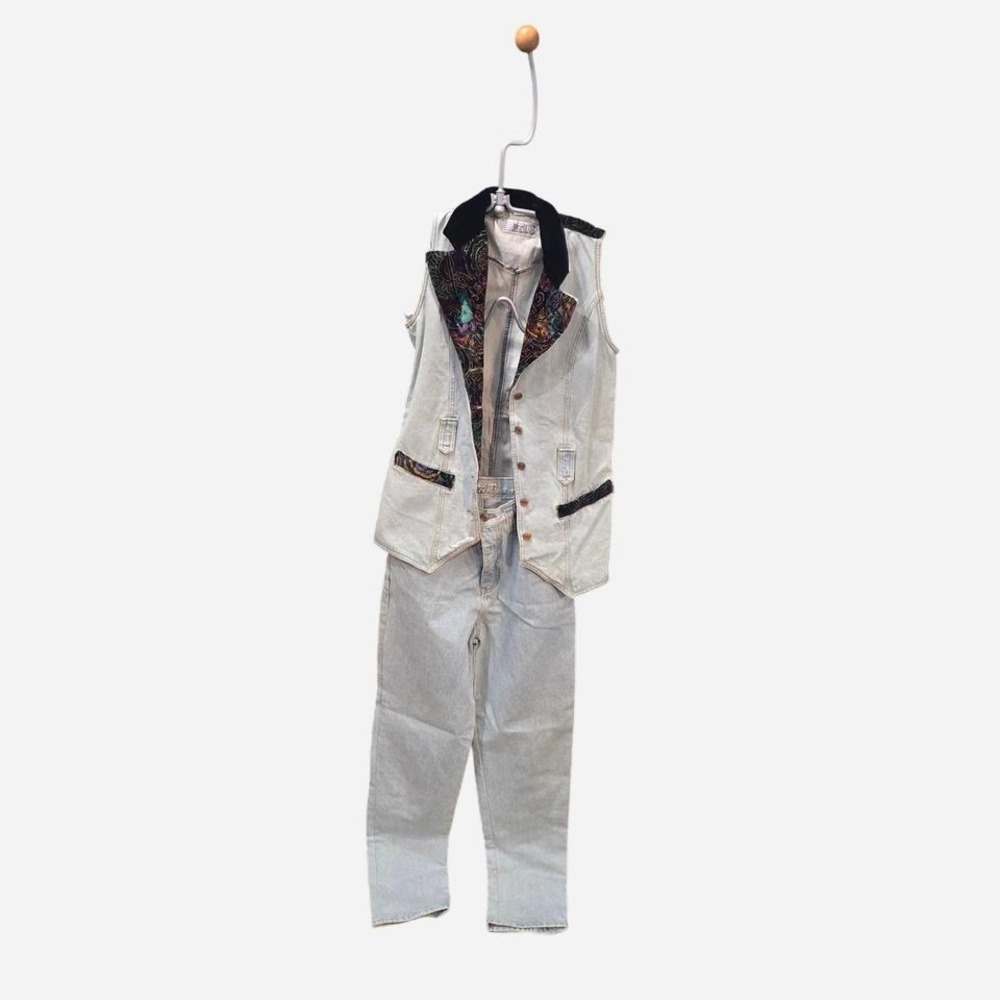 Womens high rise retros 80's/90's funky jeans with velvet accents‎